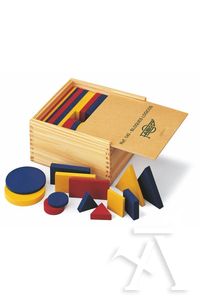  Caja de madera con bloques logicos de madera 