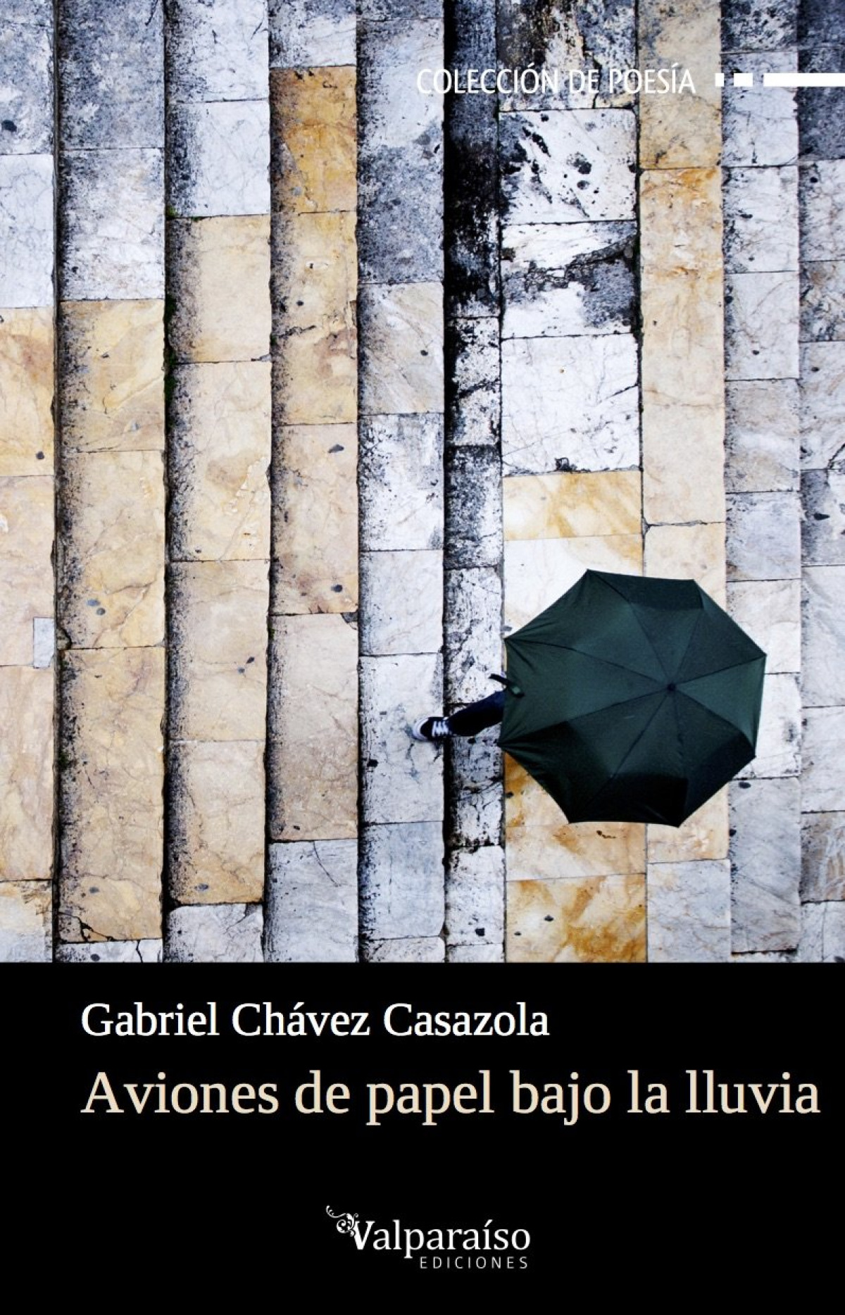  Aviones de papel bajo la lluvia 