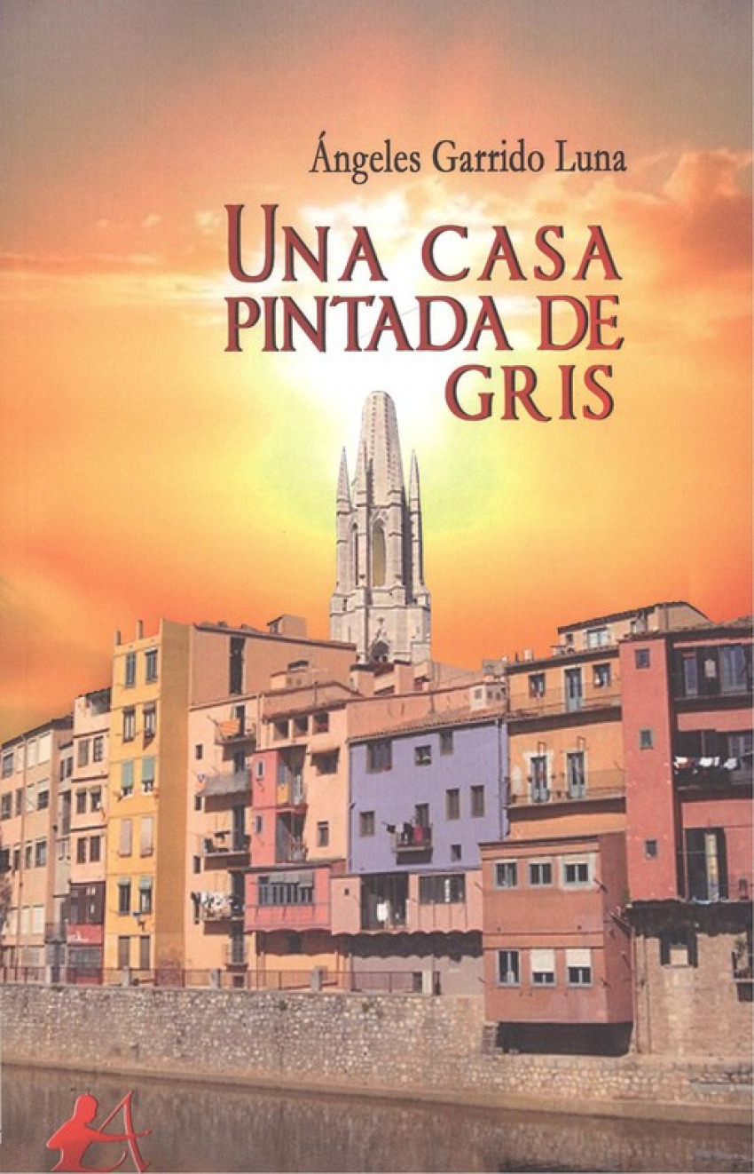 UNA CASA PINTADA DE GRIS