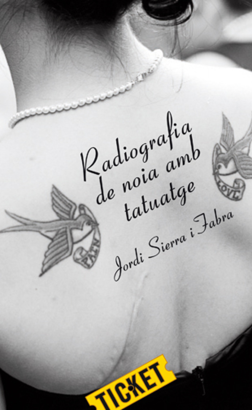 Radiografía de noia amb tatuatge