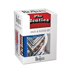 Caja regalo taza y calcetín rojo y azul The Beatles