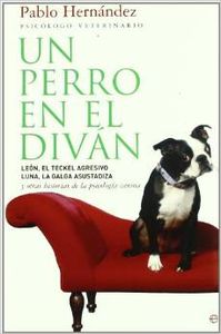 Un perro en el diván